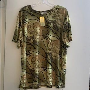 NWT women’s top